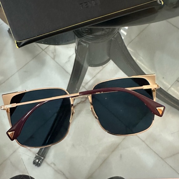 Fendi square sunglasses - Picture 6 of 6